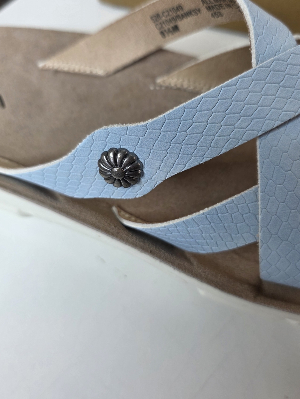NIB Cliffs By White Mountain Light Blue Textured Cross-Strap Sandals Size 8.5m - Picture 6 of 10